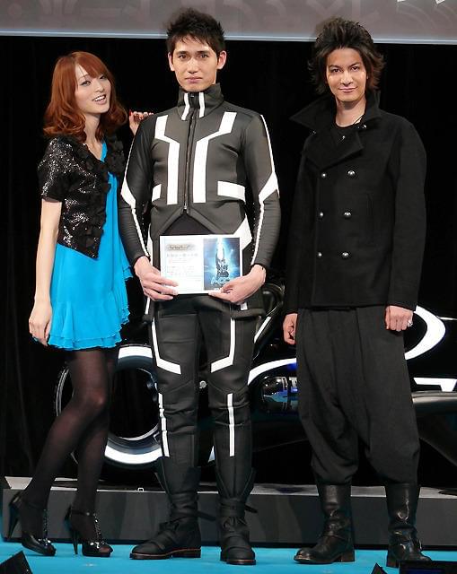 トロン・ボーイに選ばれた大塚さん（中央）