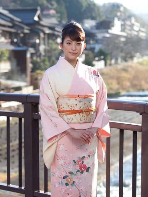 上原多香子、初主演映画「恋谷橋」で女将姿を披露