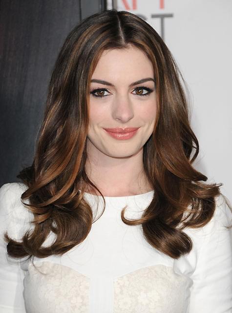 ハサウェイがキャットウーマン役を奪取