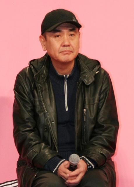 堺雅人、“妻”宮崎あおいに「おんぶにだっこ」