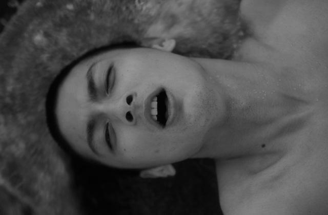 「極めて純度が高い高良健吾」を気鋭の写真家・鈴木心が激写