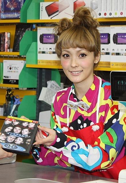 平山あや、バイト経験皆無もレジ“フェチ”