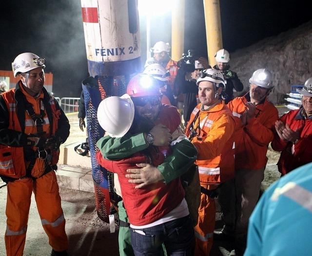 チリ落盤事故の作業員33人、米大手エージェンシーと契約