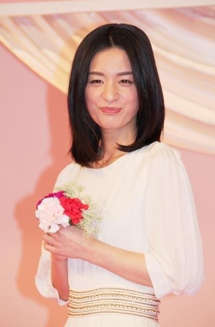 コシノ3姉妹を育て上げた母、小原糸子を演じる
