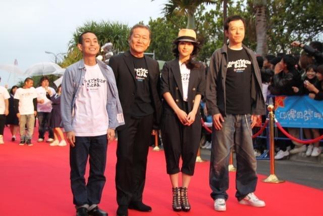 板尾監督も石原さとみも“エール”Tシャツを着用