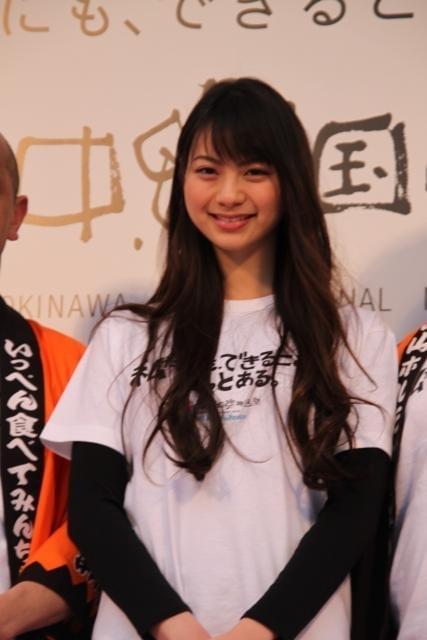 木南晴夏＆山下リオ、主演の“ご当地”映画をPR合戦