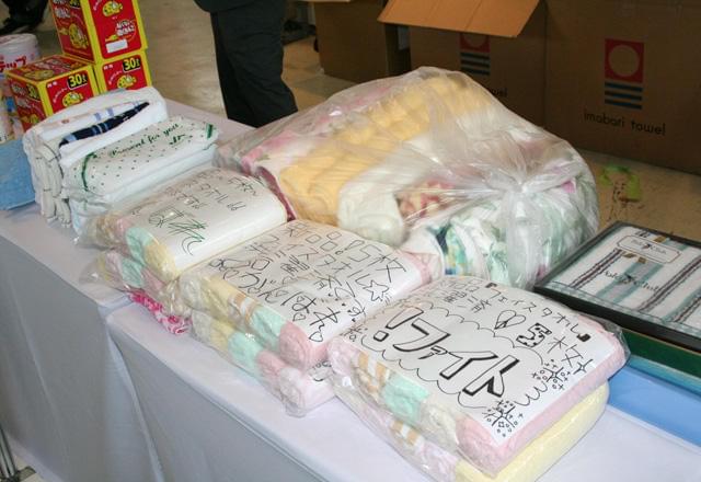 映画祭会場には支援物資も届けられた