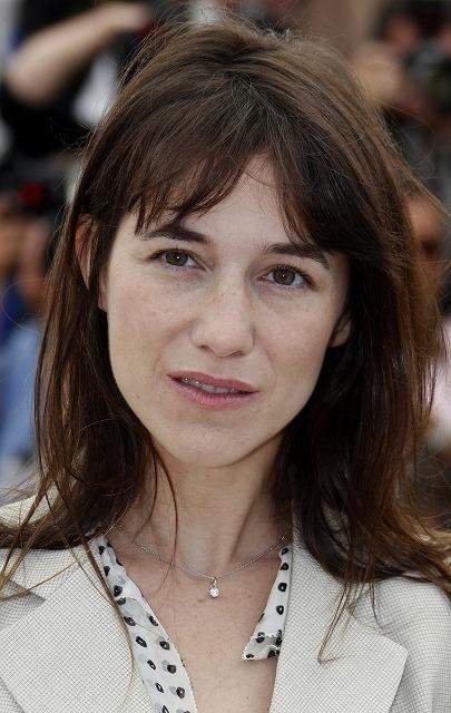 C･ゲンズブール、来日中の母J･バーキンにマスク持参を指示