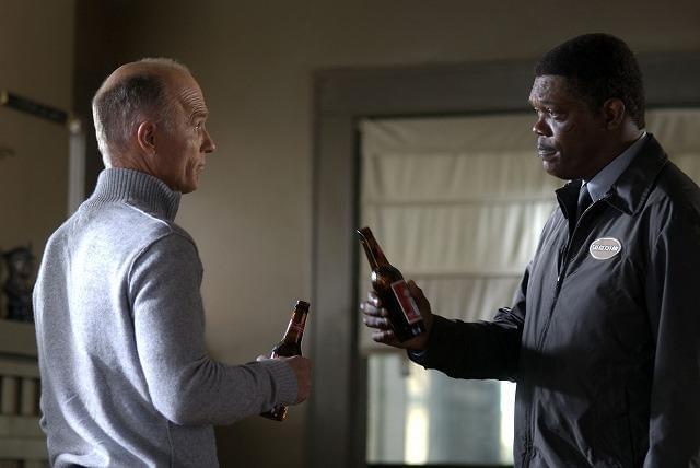 米航空管制官、勤務中にDVD鑑賞し停職処分に