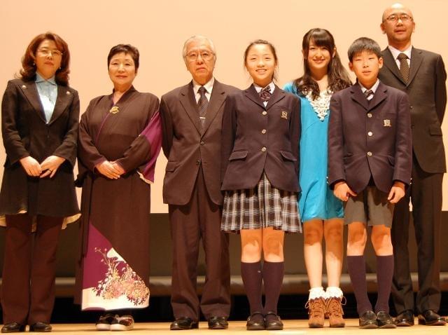 入矢麻衣「世界をつなぐ架け橋になりたい」とニッコリ