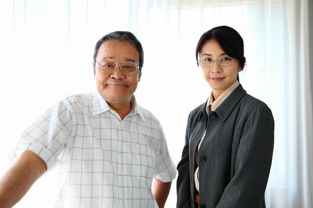 映画に出演する竹内結子と西田敏行