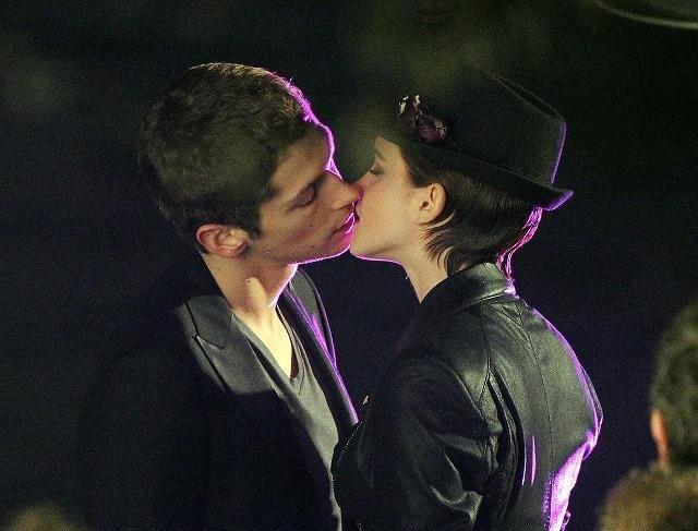 ランコムCMでキスシーンを披露