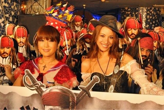 イベントに出席したはるな愛（左）と道端アンジェリカ