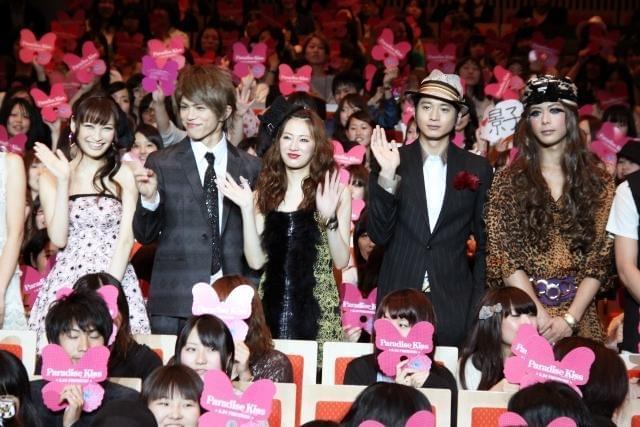 場内は興奮のるつぼに