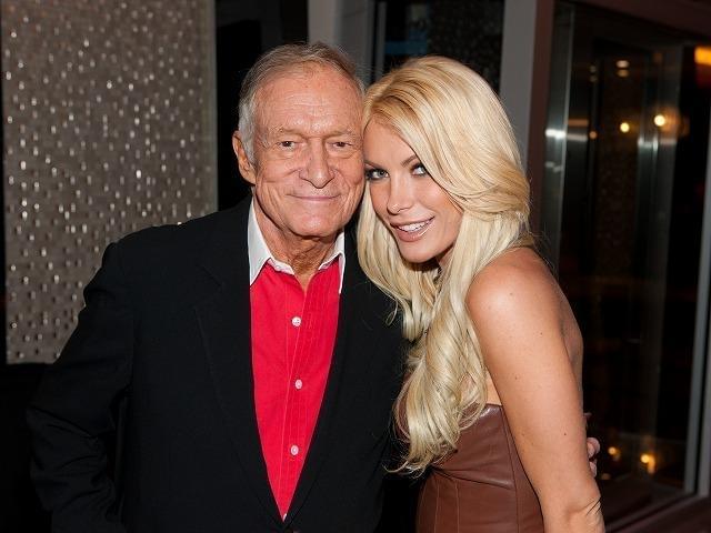 ヒュー・ヘフナーの60歳下の婚約者、挙式5日前にドタキャン