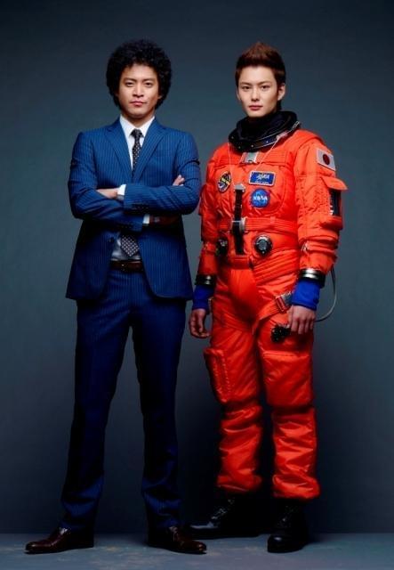 小栗旬＆岡田将生の写真、アトランティス号最後の打ち上げで宇宙に