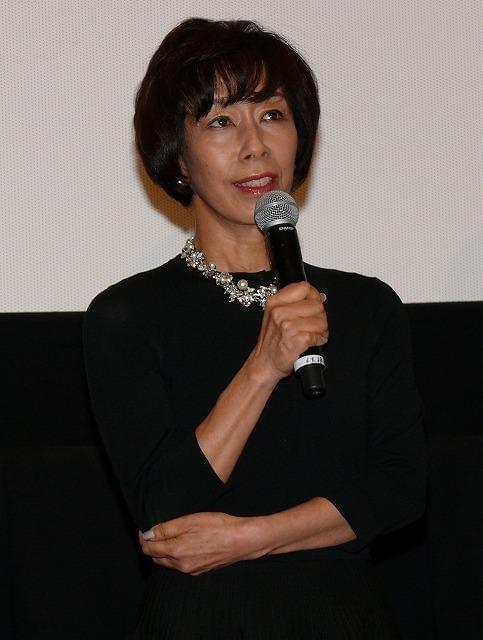 闘病中の原田芳雄、車いすで主演作「大鹿村騒動記」舞台挨拶に