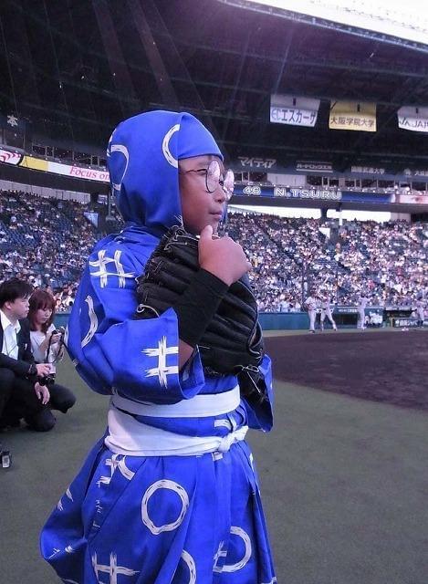 加藤清史郎、憧れの甲子園で“忍たま”姿のガチガチ始球式