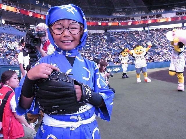 加藤清史郎、憧れの甲子園で“忍たま”姿のガチガチ始球式