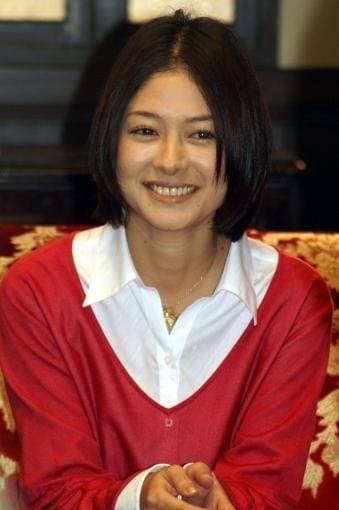 真木、多江、夏帆で“不謹慎”3姉妹