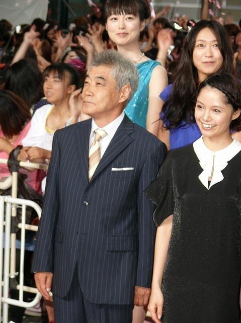 櫻井翔、リムジンに舞い上がる「神様のカルテ」完成披露