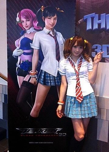 佐藤かよ「鉄拳 ブラッド・ベンジェンス」北米プレミアにコスプレで登場！