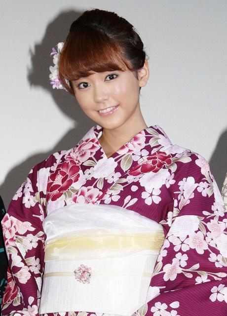 浴衣姿で登場した桐谷美玲