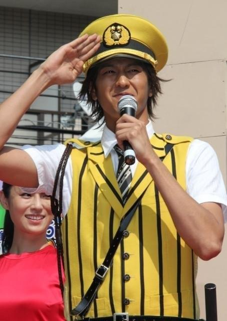 「こち亀」両さん新銅像お披露目 香取慎吾「ぶっ壊さないで！」と懇願