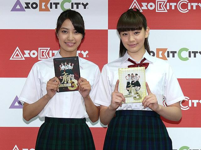 「ケータイ刑事」岡本あずさ＆岡本杏理、最後の制服姿