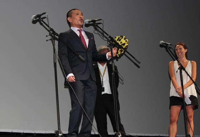 松本人志監督、ロカルノ映画祭でイタリア語挨拶披露しファン爆笑