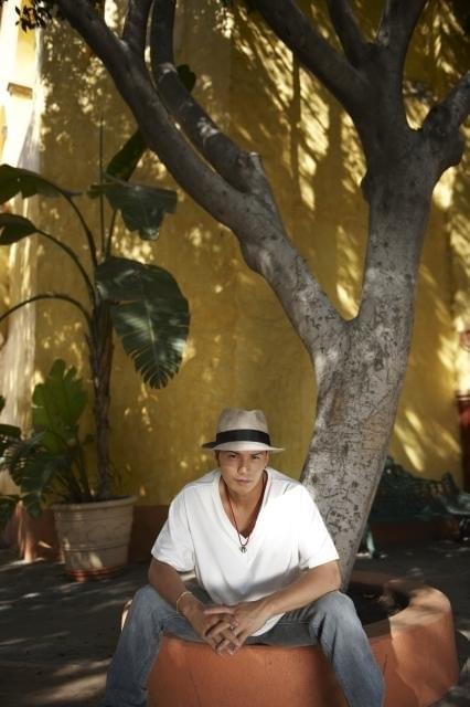 市原隼人、宇宙服に身を包みLAに飛び出す