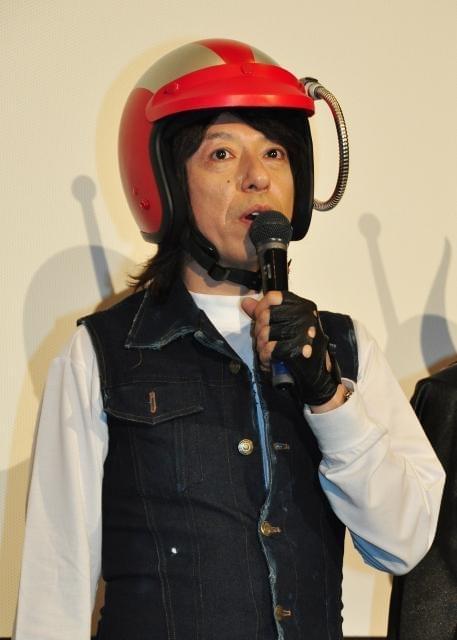 板尾創路、事務所には内緒でバイクスタントに挑戦！