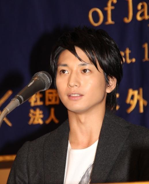 向井理、流ちょうな英語スピーチを披露 海外進出にも意欲