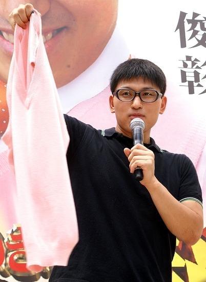 オードリー春日、節約対決で負けたらピンクのベスト脱ぐ