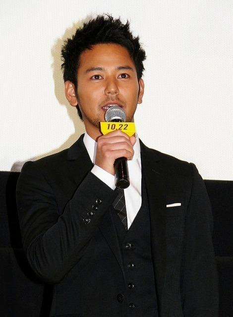 精かんな顔つきに戻った妻夫木