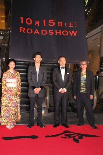 海老蔵、ファン800人前に謝罪「新たな気持ちで精進努力していく」