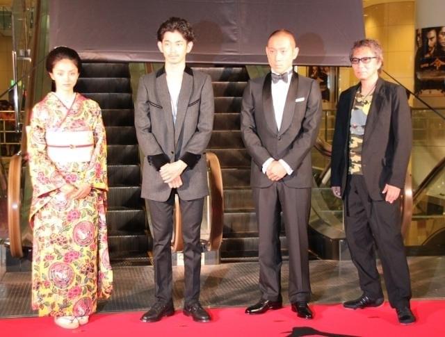 海老蔵、ファン800人前に謝罪「新たな気持ちで精進努力していく」