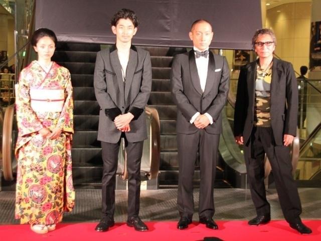 海老蔵、ファン800人前に謝罪「新たな気持ちで精進努力していく」