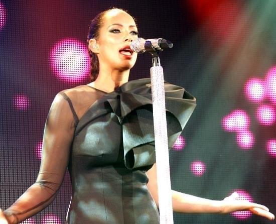 レオナ・ルイス、見事な美声を披露