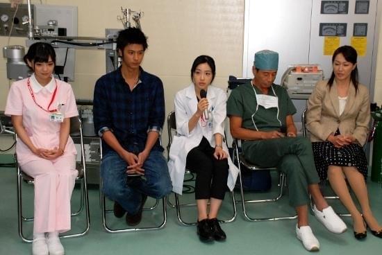 石原さとみ、2億円の手術室セットに感激「携われて幸せ」