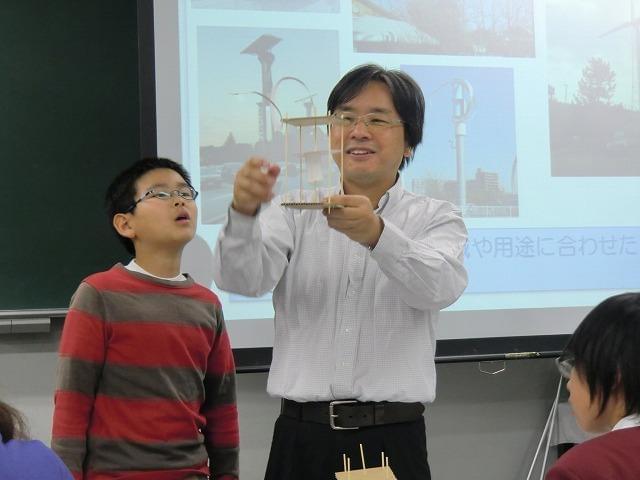 キルギス映画「明りを灯す人」 東京理大で風力発電特別授業