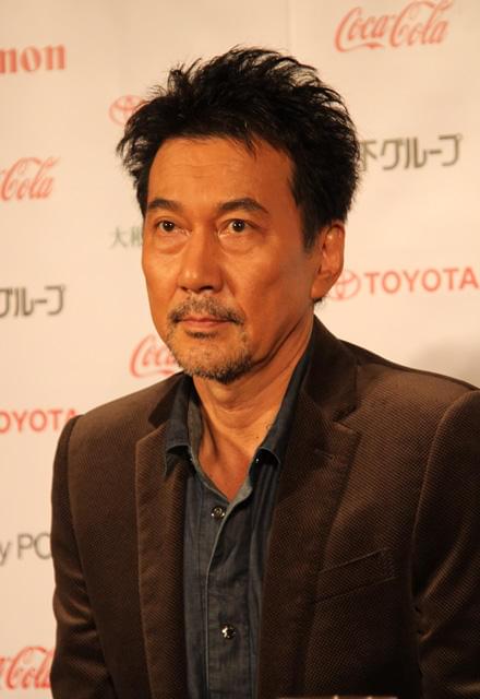 小栗旬、初共演・役所広司は「普通のおじさん」