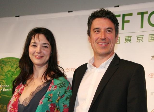 「ガザを飛ぶブタ」公式会見に出席した ミリアム・テカイア、シルバン・エスティバル監督