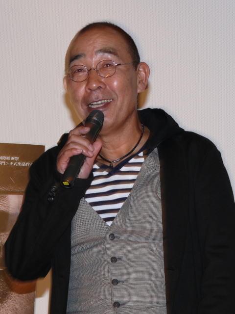 冨樫真「私のとこまで落ちてこい」魔性メイクで観客挑発