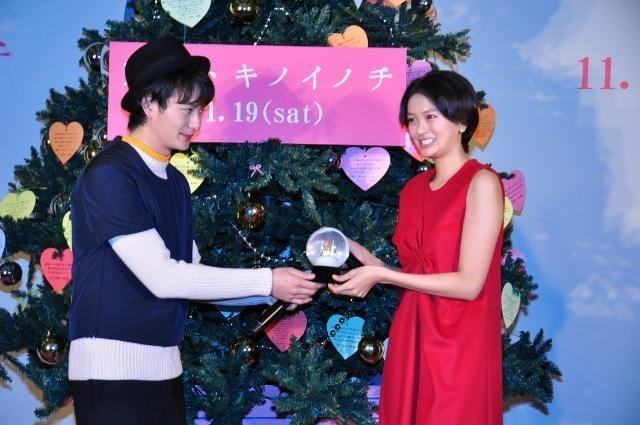 榮倉奈々、岡田将生からのクリスマスプレゼントに涙