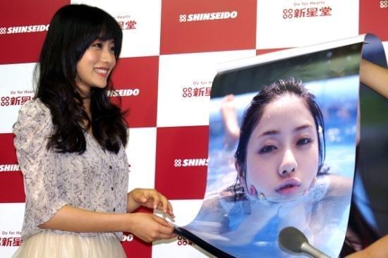 石原さとみ、セクシー水着ショットは「ファンのため」