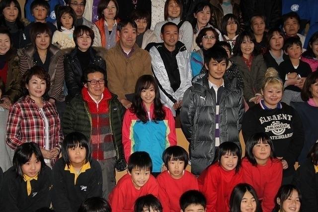 井上真央、綱引き姿を初披露 大分は歓迎ムード一色