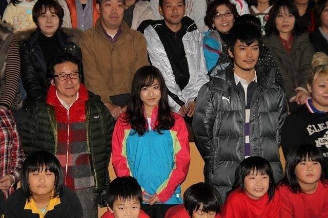 井上真央、綱引き姿を初披露 大分は歓迎ムード一色