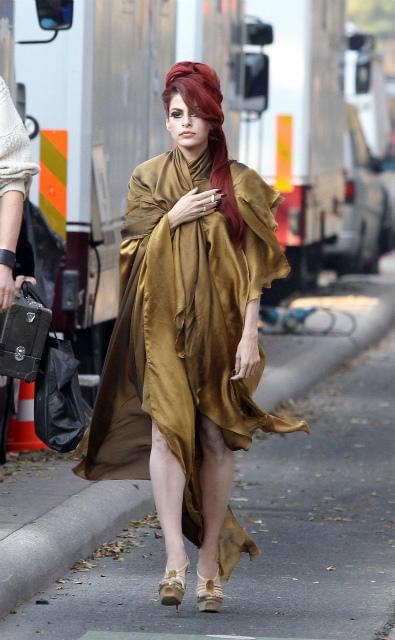 パリで撮影中のエバ・メンデス