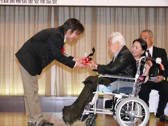 本年度の新藤兼人賞、「死にゆく妻との旅路」の塙幸成監督が金賞受賞